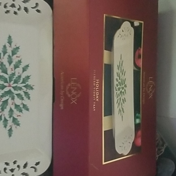 Lenox holiday dish - Picture 2 of 2